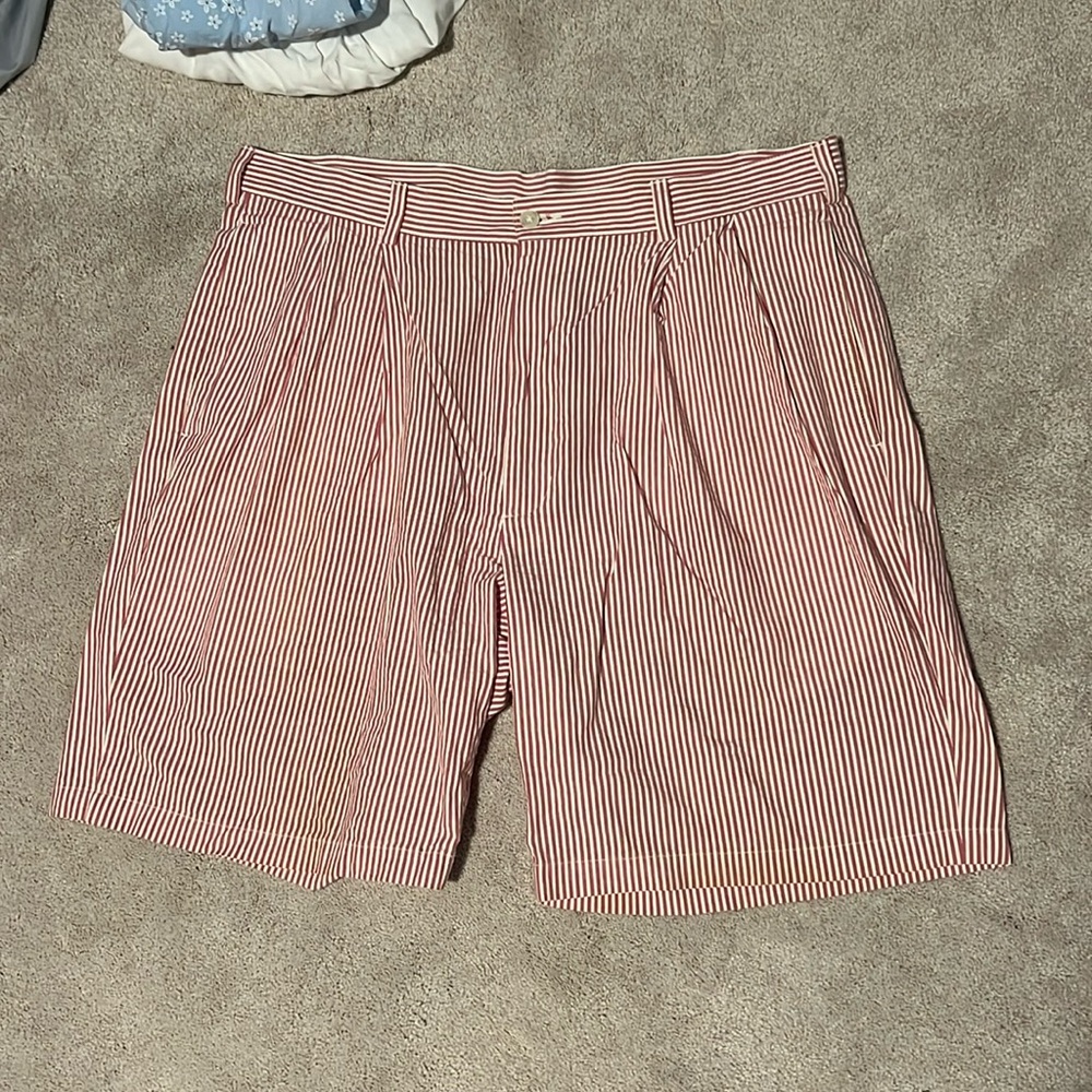 size 38 red and white pin stripe jos .a. bank stays cool collection shorts